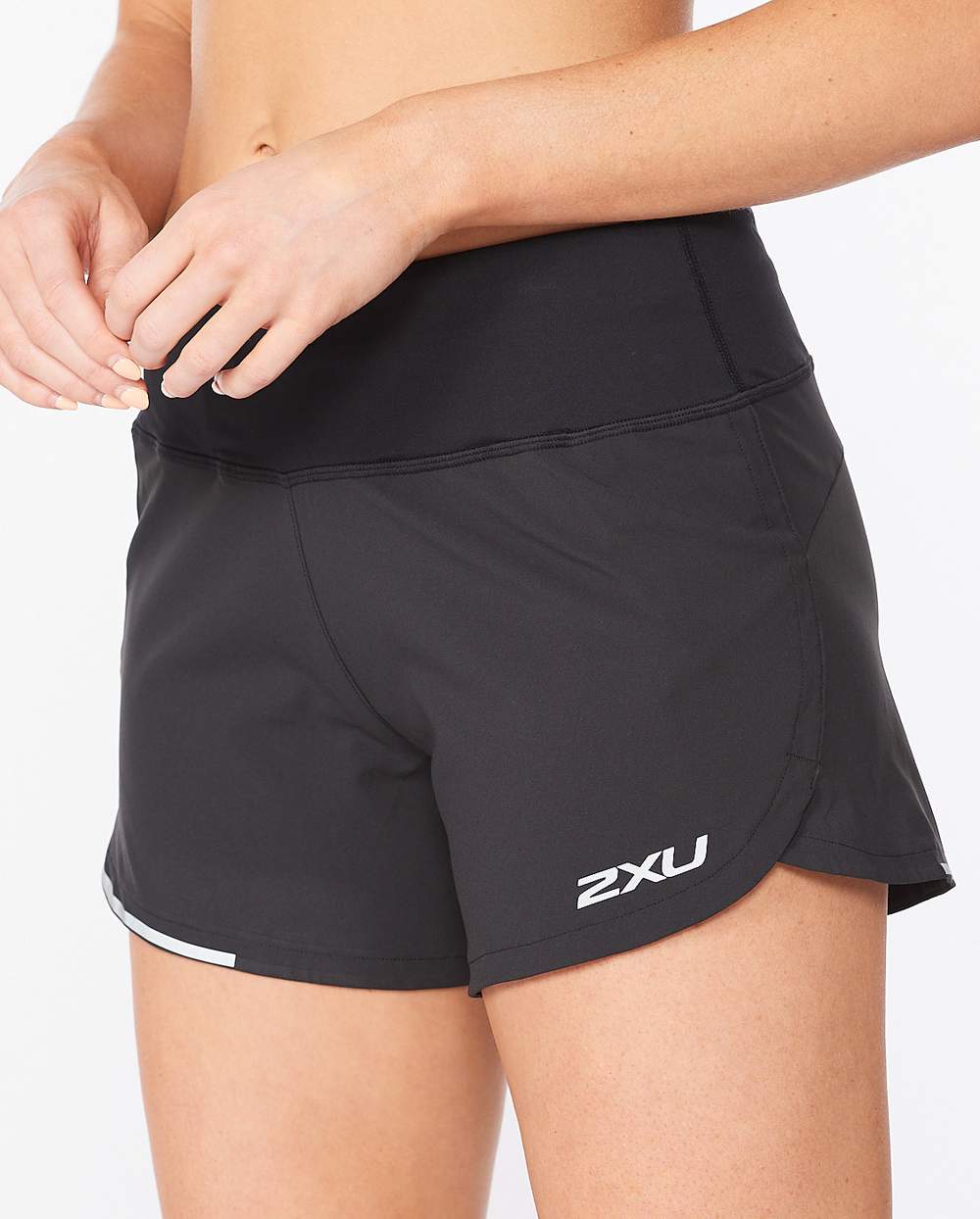 2XU Woman's Aero 4 Inch Shorts Black/Silver