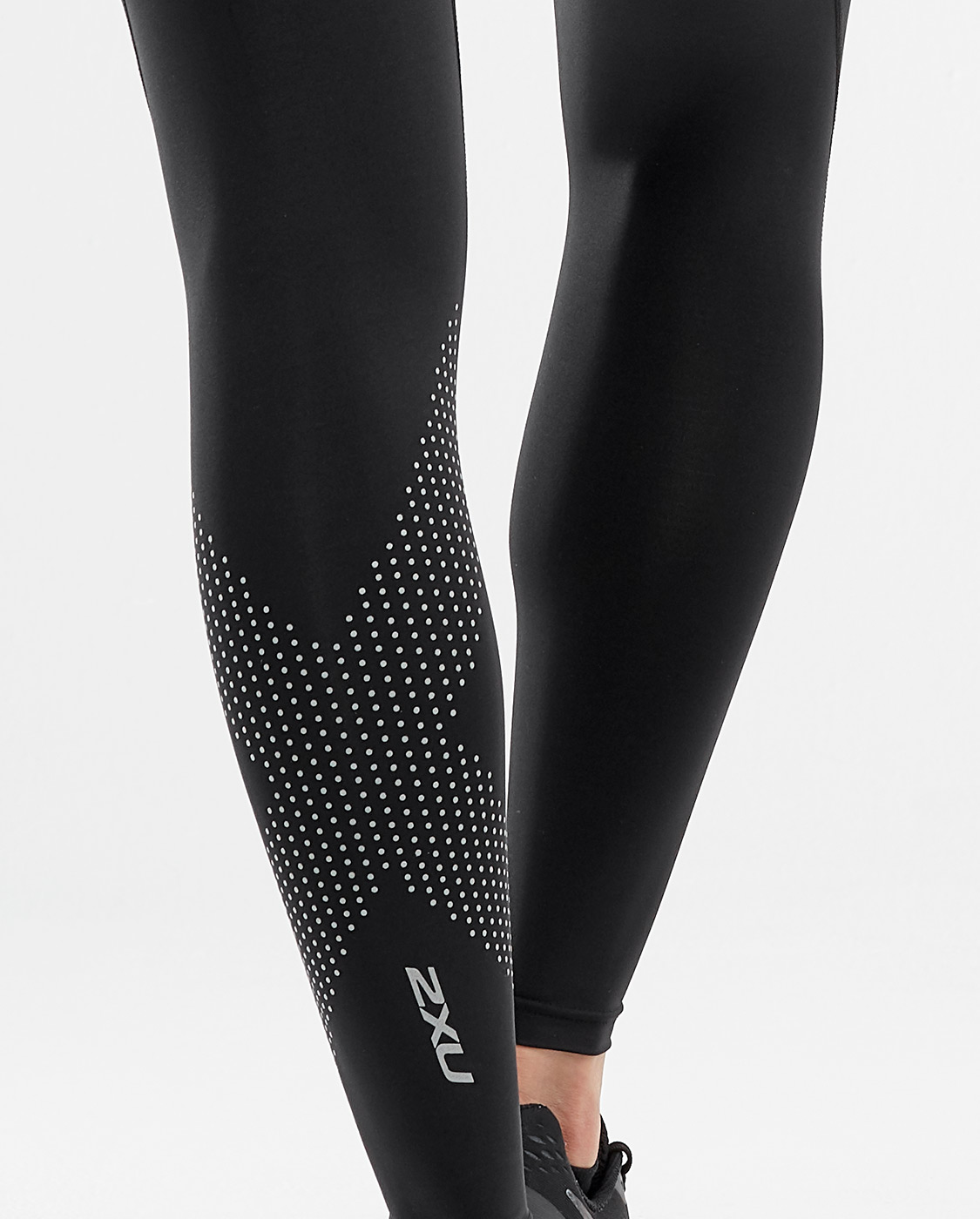  2XU Woman's MOTION MID RISE COMPRESSION TIGHT Black/Dotted Reflective