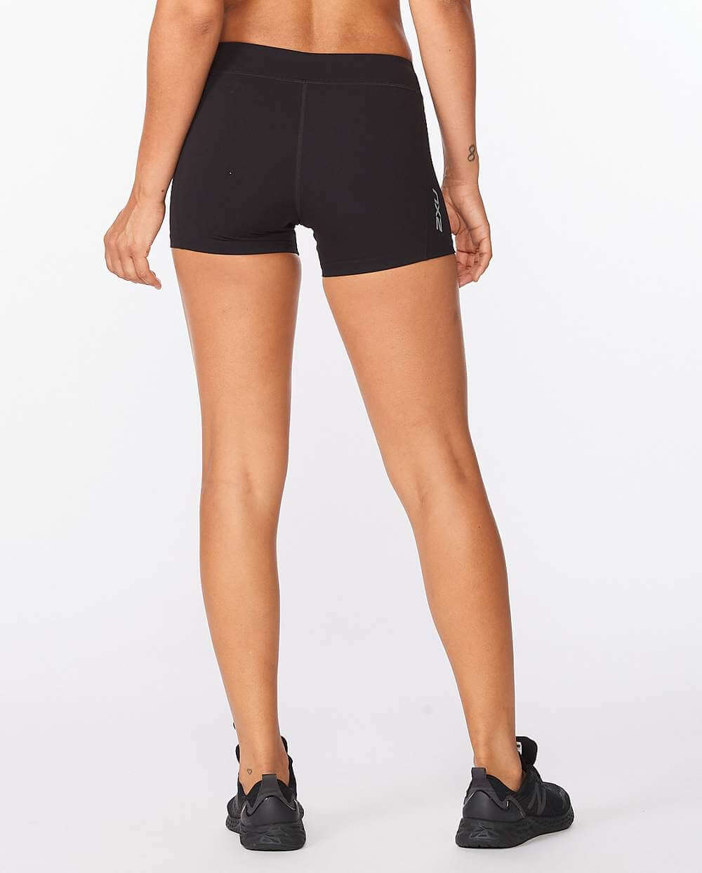 2XU Woman's Mid Rise Comp 4Inch Shorts Black/Silver