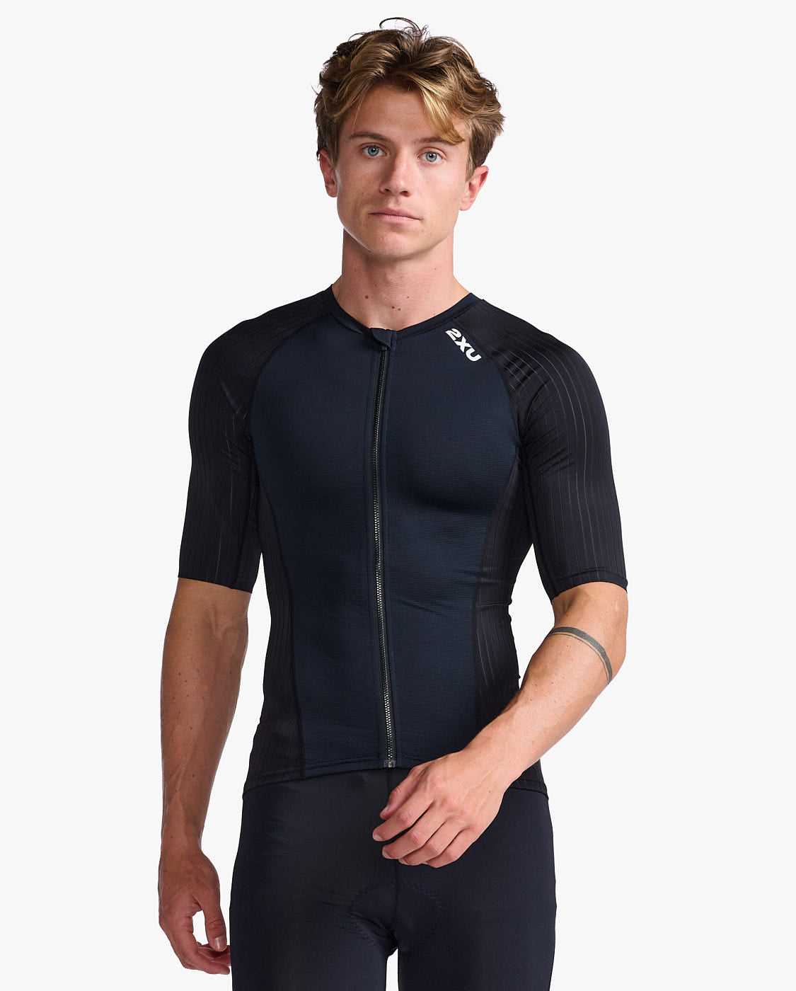 2XU Men's Aero Tri.Sleeved Top-Black/White