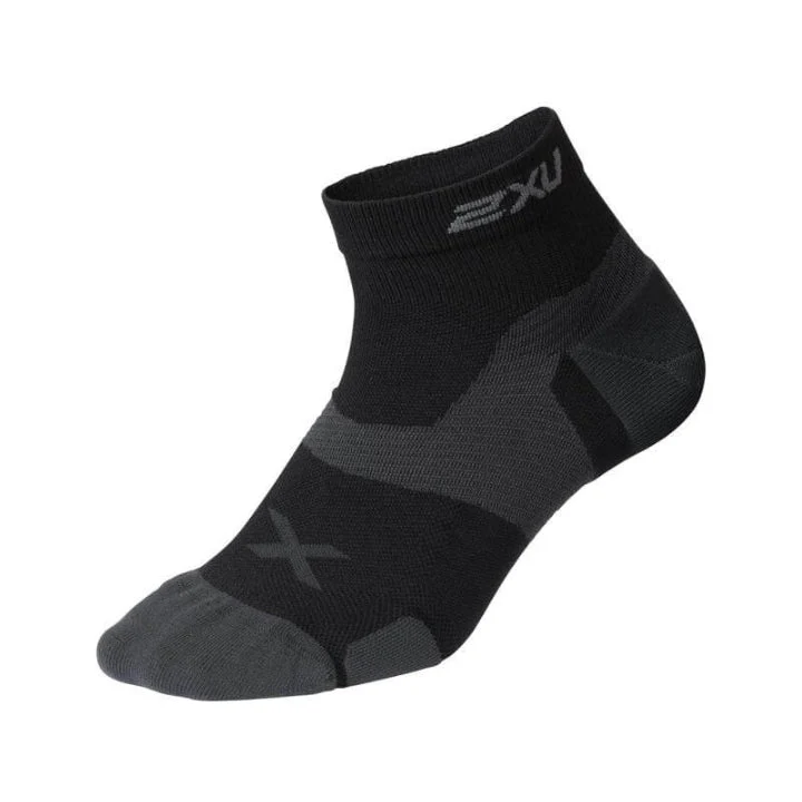 2XU Unisex Vectr Ultralight 1/4 Crew Socks - Black/Titanium UA5048e