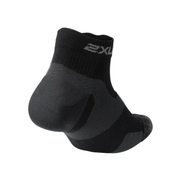 2XU Unisex Vectr Ultralight 1/4 Crew Socks - Black/Titanium UA5048e