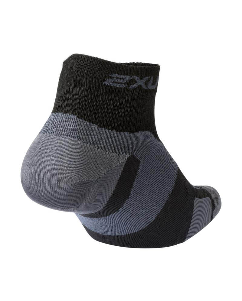 2XU Unisex Vectr Ultralight 1/4 Crew Socks AW22- Black/Titanium UA7028E